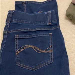 Lee rider pull on jeans.